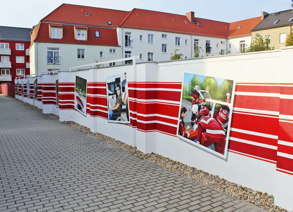 Steven Karlstedt Graffiti Referenz - Fassadengestaltung für das Deutsche Rote Kreuz Museum in Mittenwalde Brandenburg