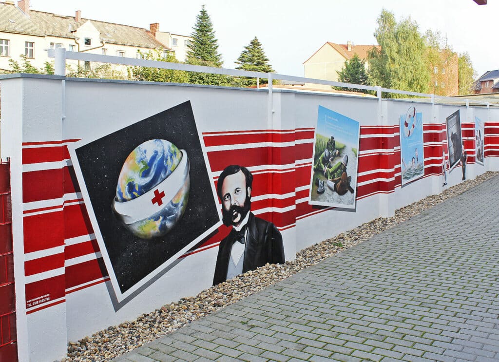 Steven Karlstedt Graffiti Referenz - Fassadengestaltung für das Deutsche Rote Kreuz Museum in Mittenwalde Brandenburg
