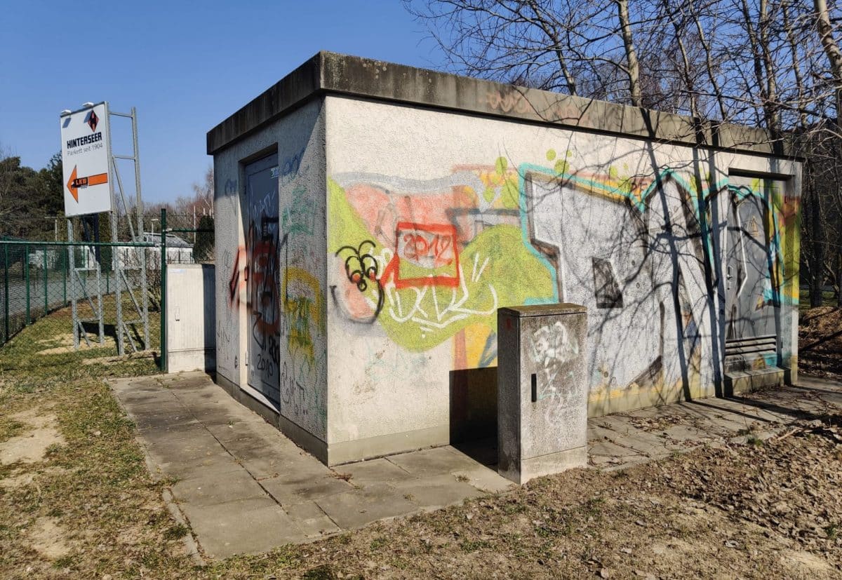 Steven Karlstedt Graffiti Referenz - e.dis Netz - Schaltstation Bärenklau - vor den Arbeiten